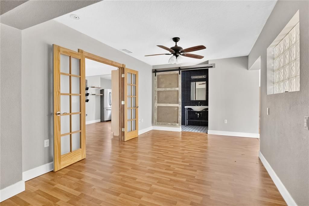 For Sale: $400,000 (3 beds, 3 baths, 1932 Square Feet)