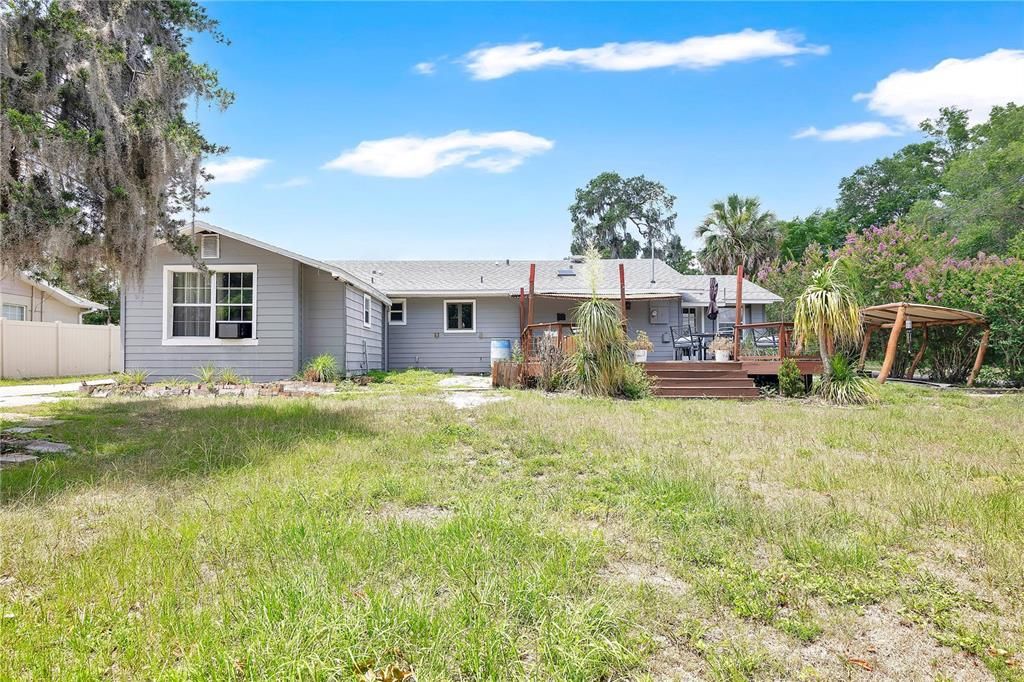 For Sale: $400,000 (3 beds, 3 baths, 1932 Square Feet)