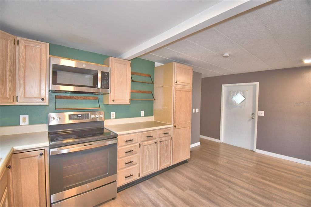 For Sale: $139,900 (2 beds, 2 baths, 1200 Square Feet)