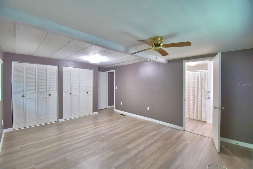 For Sale: $139,900 (2 beds, 2 baths, 1200 Square Feet)