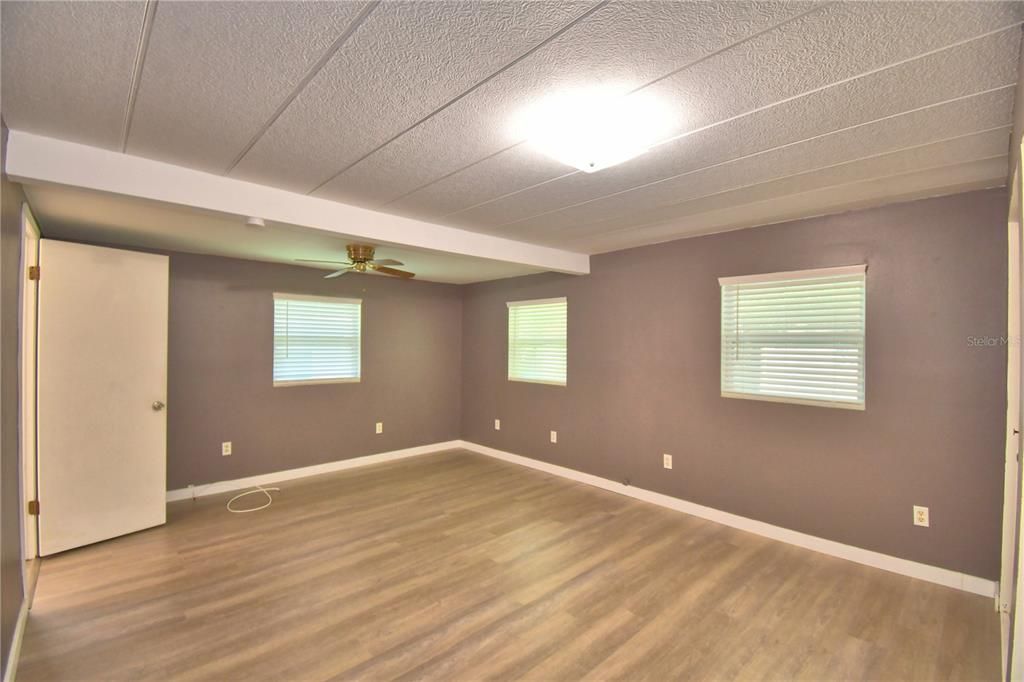 For Sale: $139,900 (2 beds, 2 baths, 1200 Square Feet)