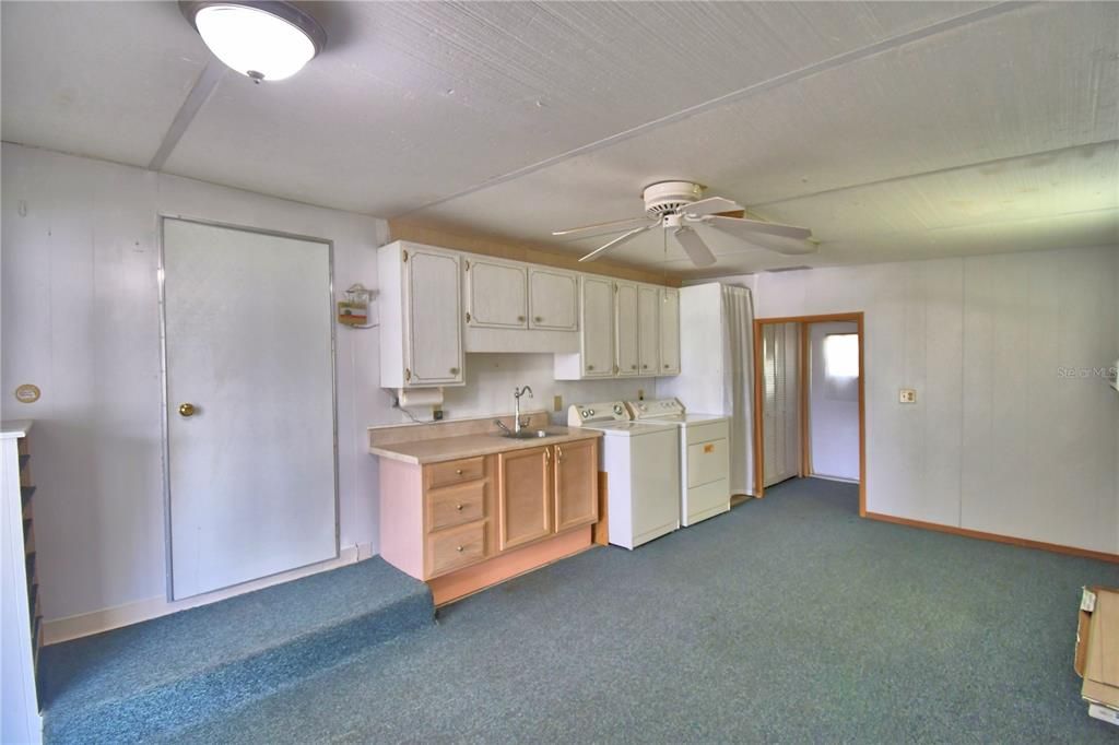 For Sale: $139,900 (2 beds, 2 baths, 1200 Square Feet)