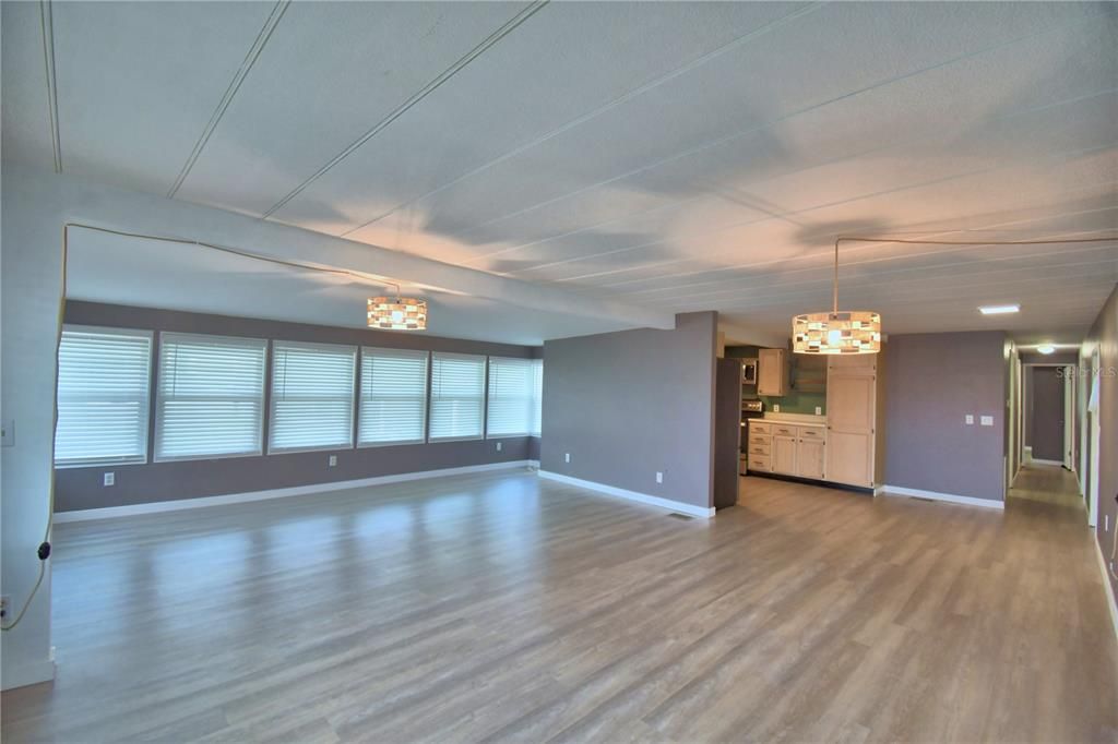 For Sale: $139,900 (2 beds, 2 baths, 1200 Square Feet)