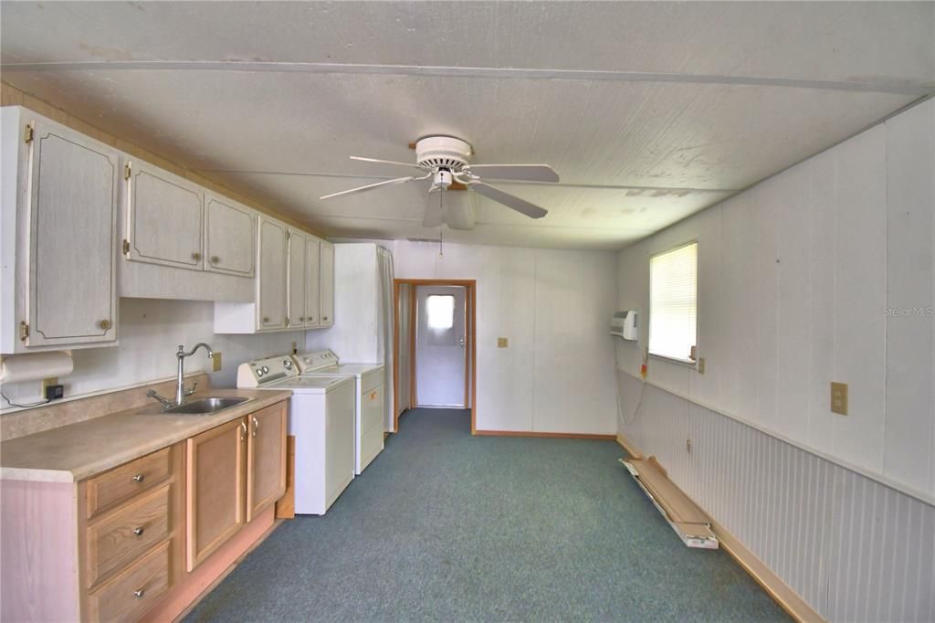 For Sale: $139,900 (2 beds, 2 baths, 1200 Square Feet)