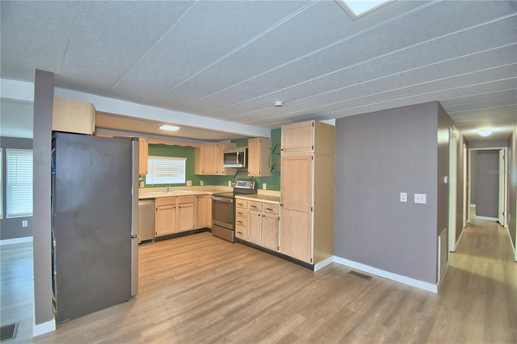 For Sale: $139,900 (2 beds, 2 baths, 1200 Square Feet)
