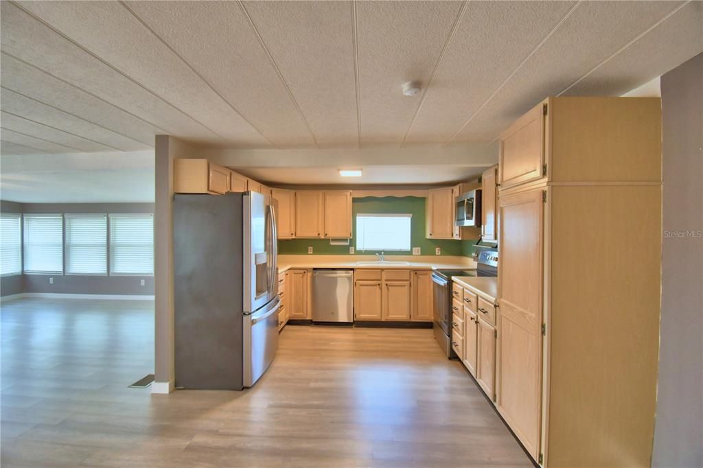For Sale: $139,900 (2 beds, 2 baths, 1200 Square Feet)