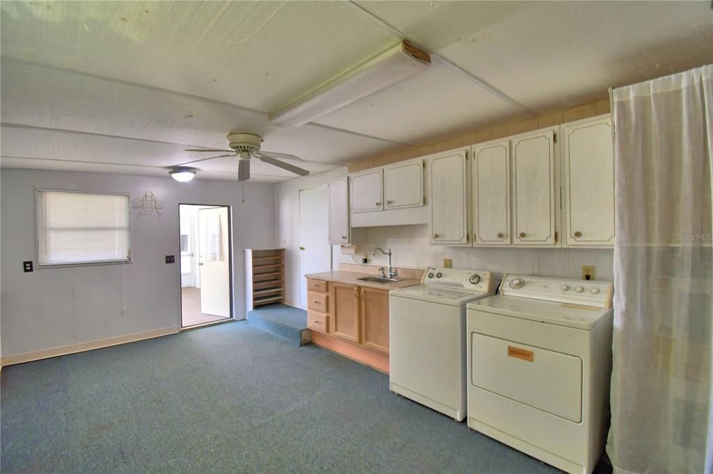For Sale: $139,900 (2 beds, 2 baths, 1200 Square Feet)