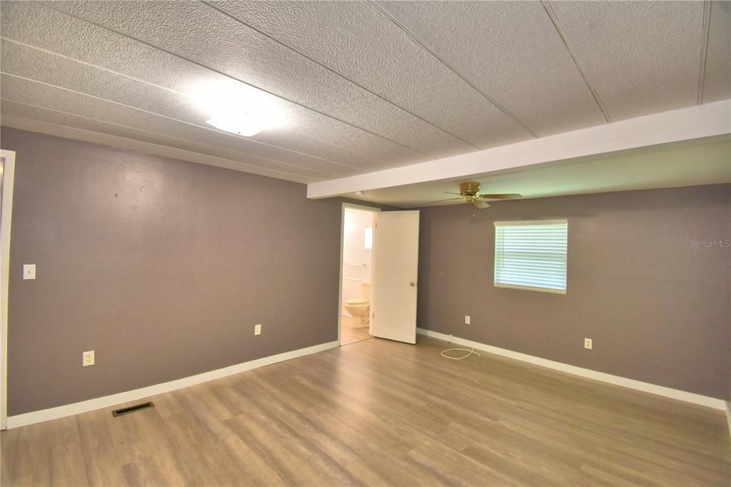 For Sale: $139,900 (2 beds, 2 baths, 1200 Square Feet)