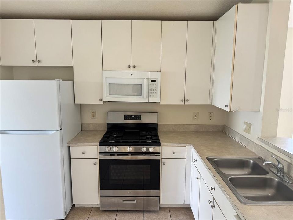En Venta: $325,400 (4 camas, 2 baños, 1343 Pies cuadrados)