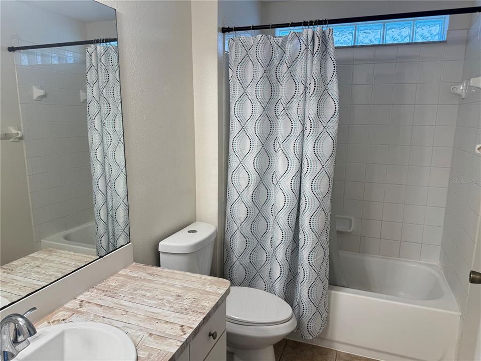 En Venta: $325,400 (4 camas, 2 baños, 1343 Pies cuadrados)