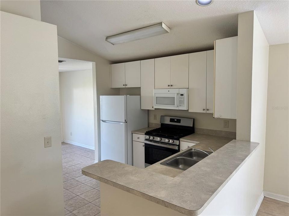 En Venta: $325,400 (4 camas, 2 baños, 1343 Pies cuadrados)