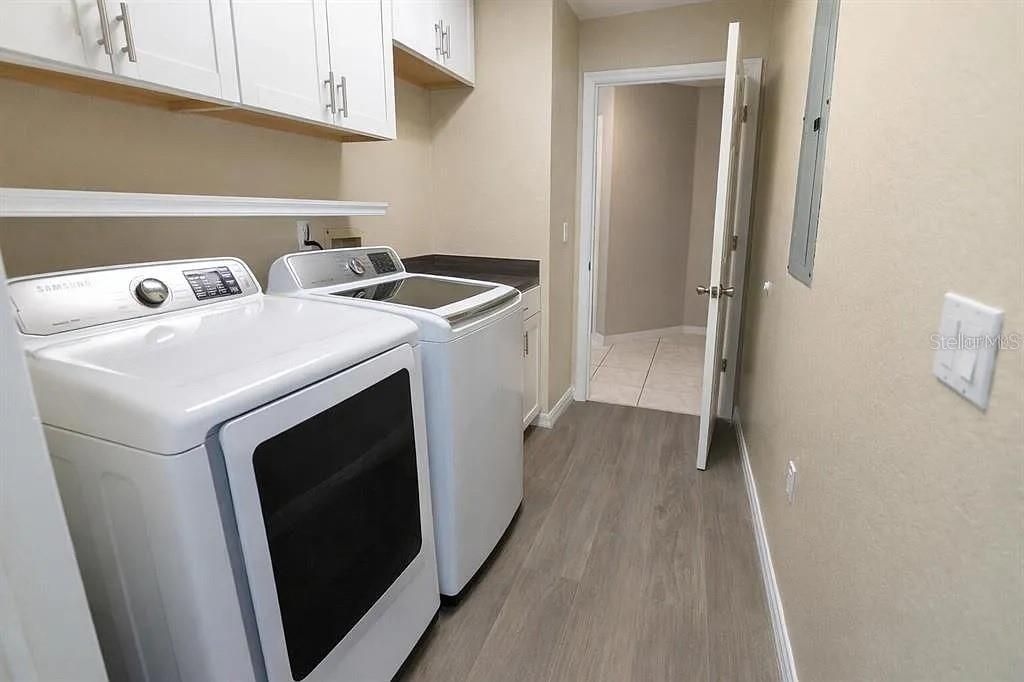For Sale: $425,000 (4 beds, 3 baths, 2646 Square Feet)