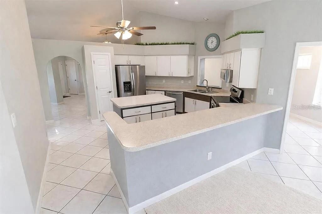 For Sale: $425,000 (4 beds, 3 baths, 2646 Square Feet)