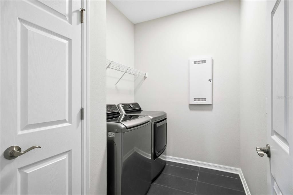 For Rent: $2,800 (2 beds, 2 baths, 1627 Square Feet)