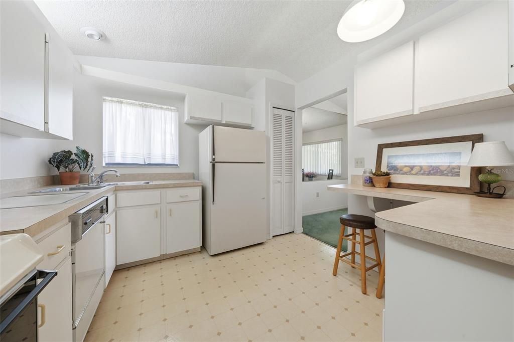На продажу: $249,900 (3 спален, 2 ванн, 1303 Квадратных фут)