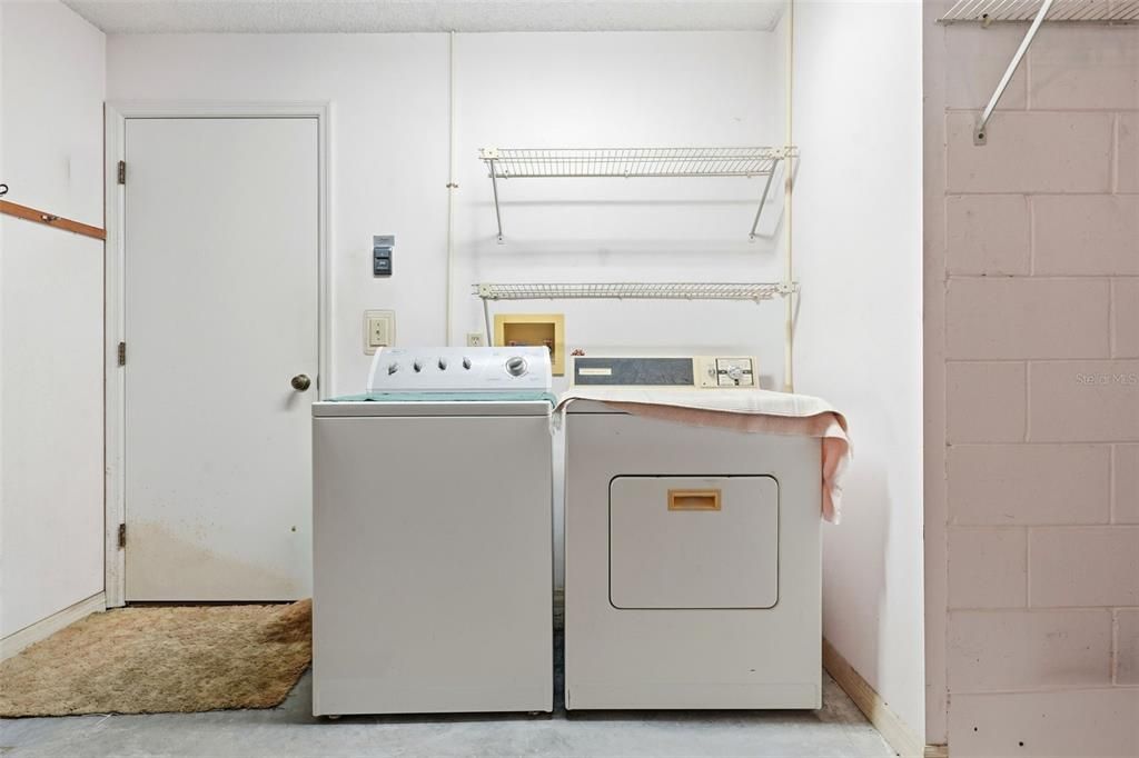 На продажу: $249,900 (3 спален, 2 ванн, 1303 Квадратных фут)