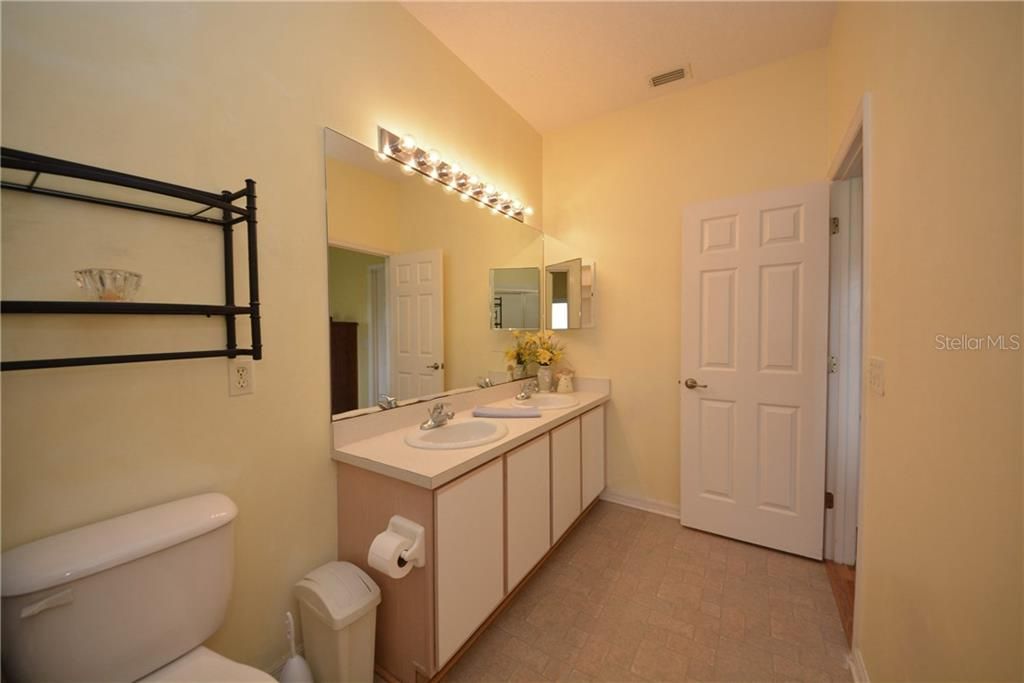 For Rent: $2,000 (2 beds, 2 baths, 1556 Square Feet)