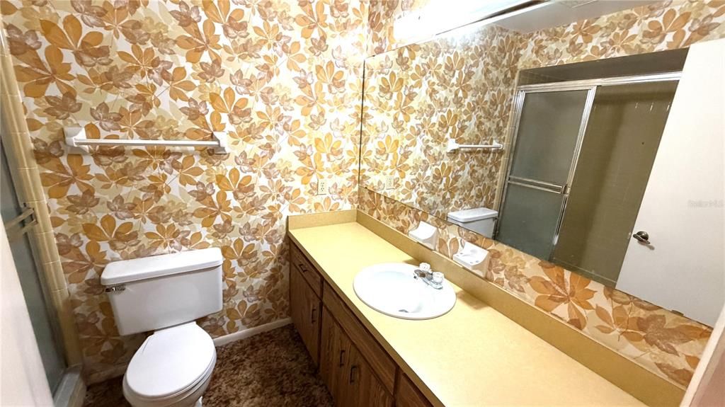 Под контрактом: $199,000 (3 спален, 2 ванн, 1112 Квадратных фут)