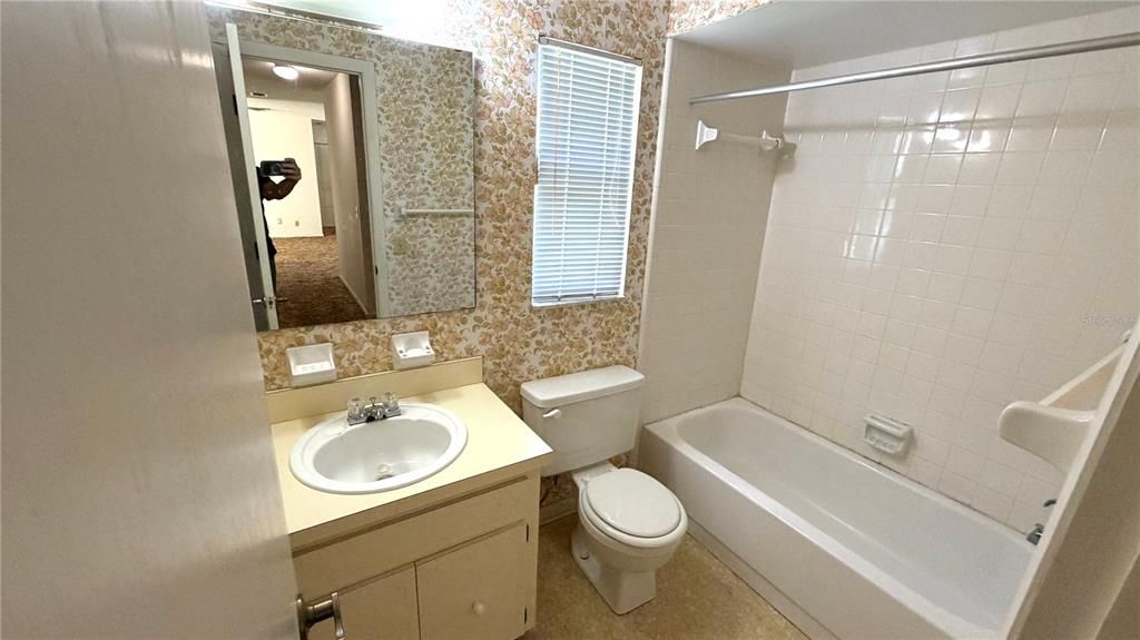 Под контрактом: $199,000 (3 спален, 2 ванн, 1112 Квадратных фут)