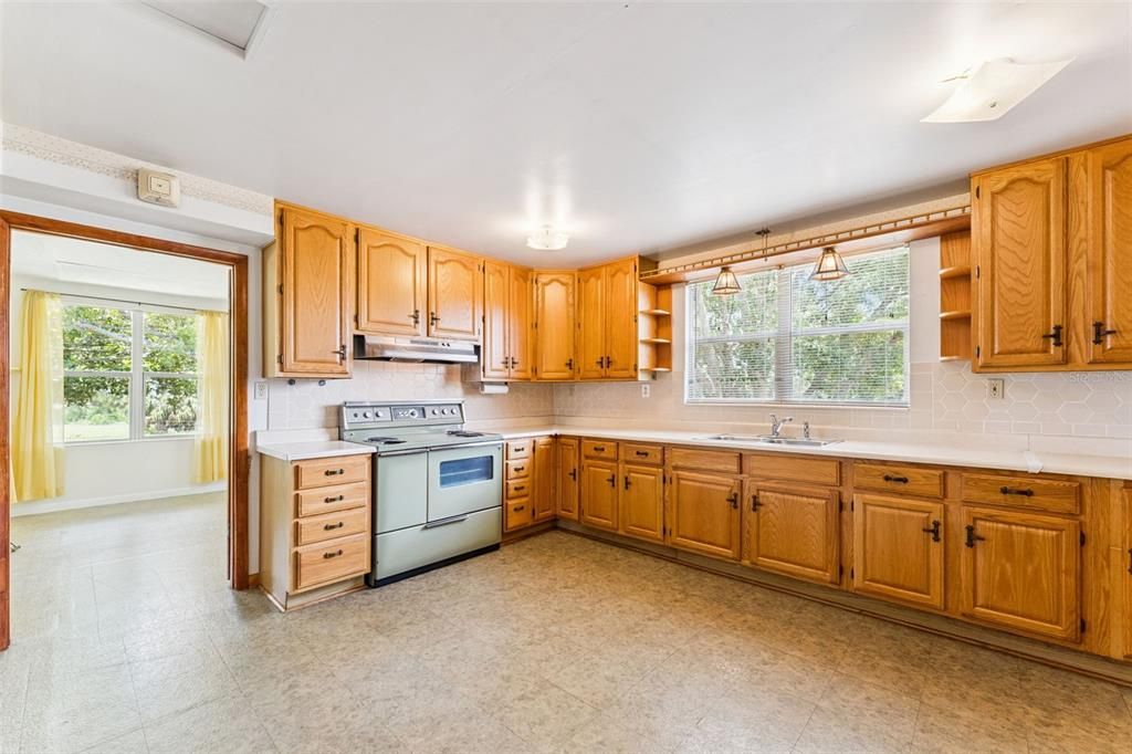 На продажу: $535,000 (4 спален, 2 ванн, 1648 Квадратных фут)