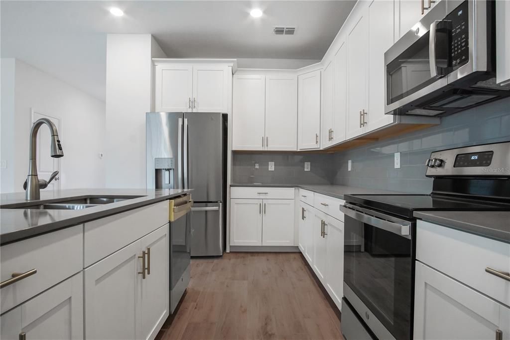 В аренду: $2,400 (4 спален, 3 ванн, 2032 Квадратных фут)