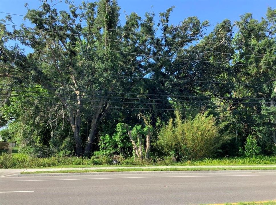 For Sale: $399,900 (1.37 acres)