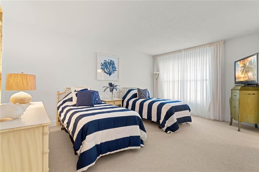 For Sale: $419,000 (2 beds, 2 baths, 1581 Square Feet)