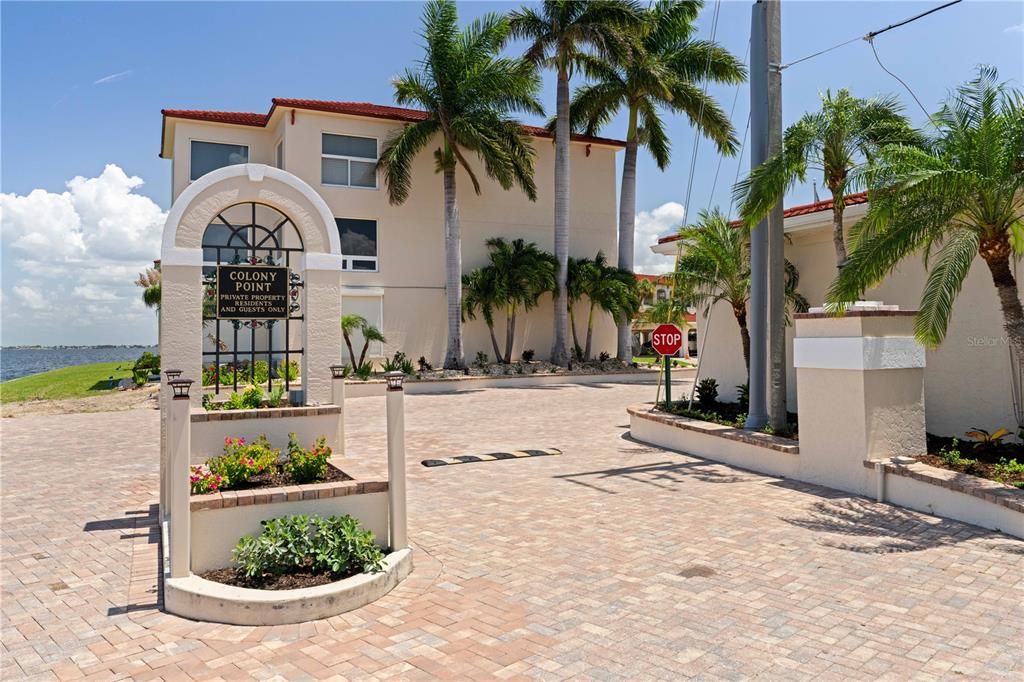 For Sale: $419,000 (2 beds, 2 baths, 1581 Square Feet)