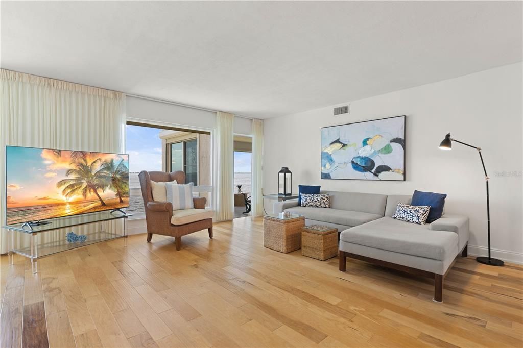 For Sale: $419,000 (2 beds, 2 baths, 1581 Square Feet)
