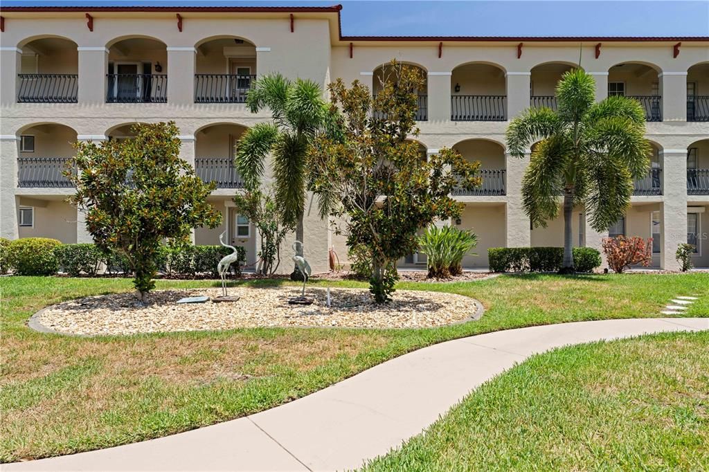 For Sale: $419,000 (2 beds, 2 baths, 1581 Square Feet)