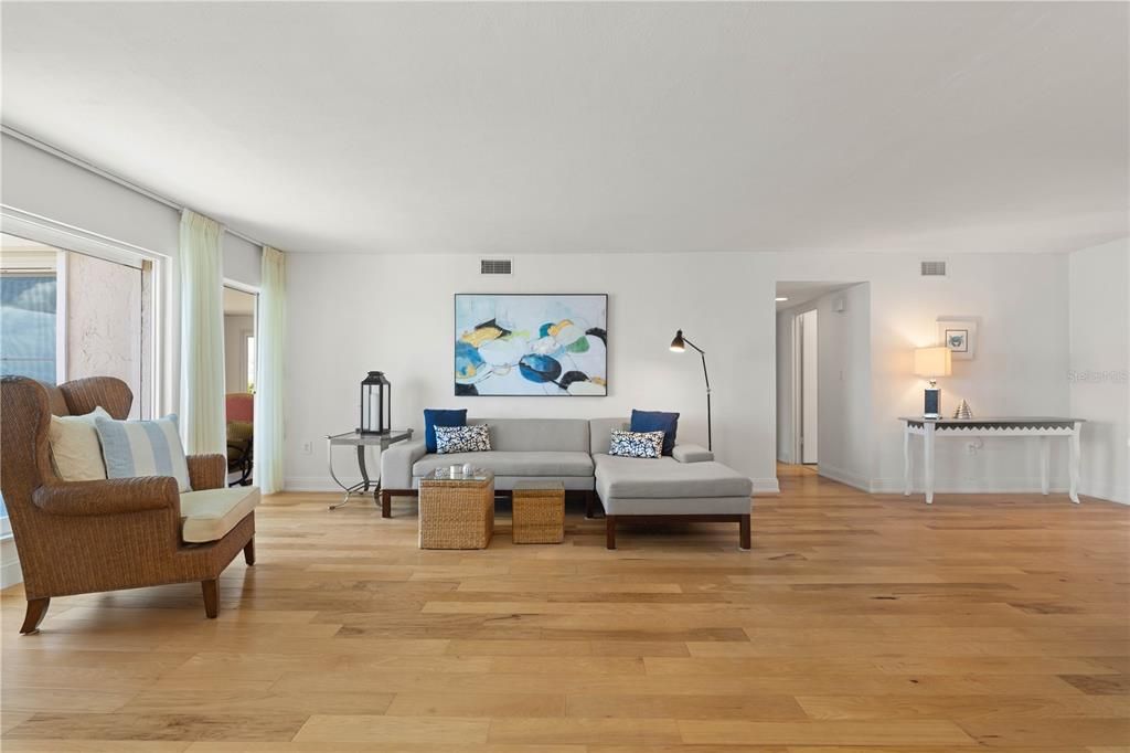For Sale: $419,000 (2 beds, 2 baths, 1581 Square Feet)