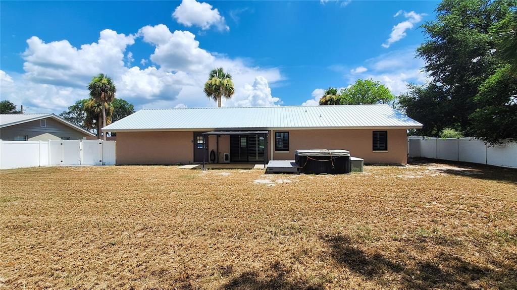 На продажу: $329,900 (2 спален, 2 ванн, 1134 Квадратных фут)