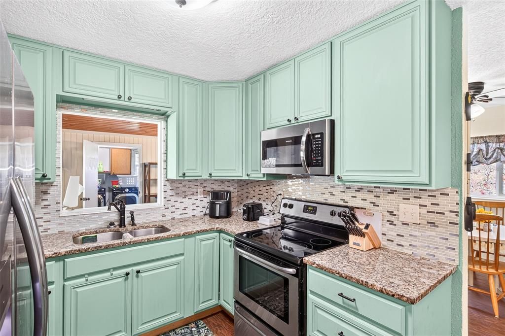 Active With Contract: $274,990 (3 beds, 2 baths, 1507 Square Feet)