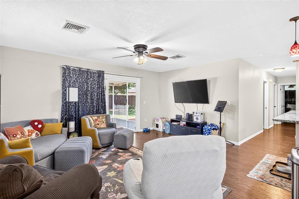 Active With Contract: $274,990 (3 beds, 2 baths, 1507 Square Feet)