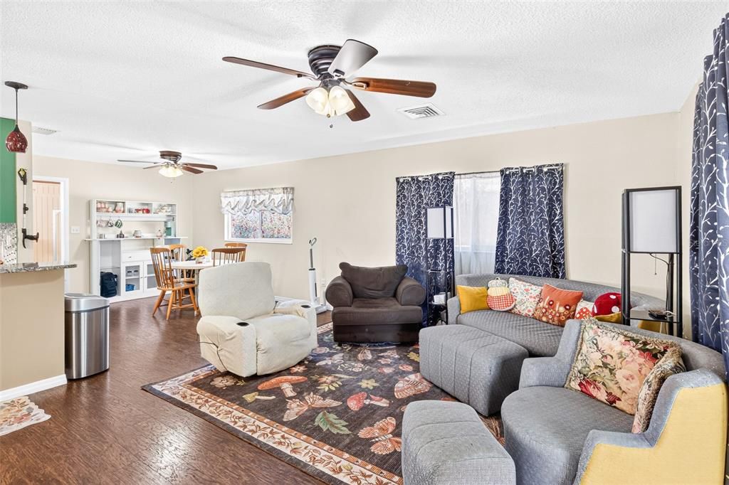 Active With Contract: $274,990 (3 beds, 2 baths, 1507 Square Feet)