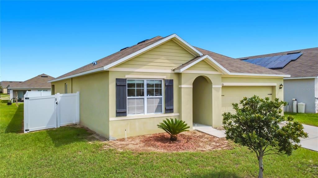 For Rent: $1,900 (3 beds, 2 baths, 1690 Square Feet)
