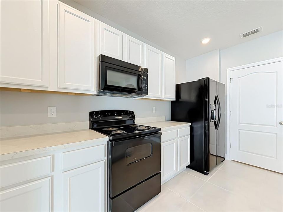 For Rent: $1,900 (3 beds, 2 baths, 1690 Square Feet)