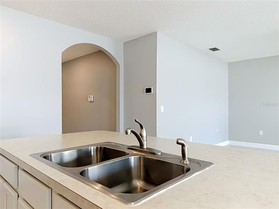 For Rent: $1,900 (3 beds, 2 baths, 1690 Square Feet)