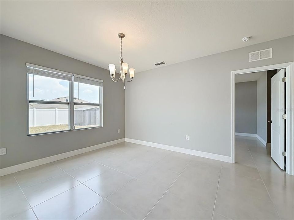 For Rent: $1,900 (3 beds, 2 baths, 1690 Square Feet)