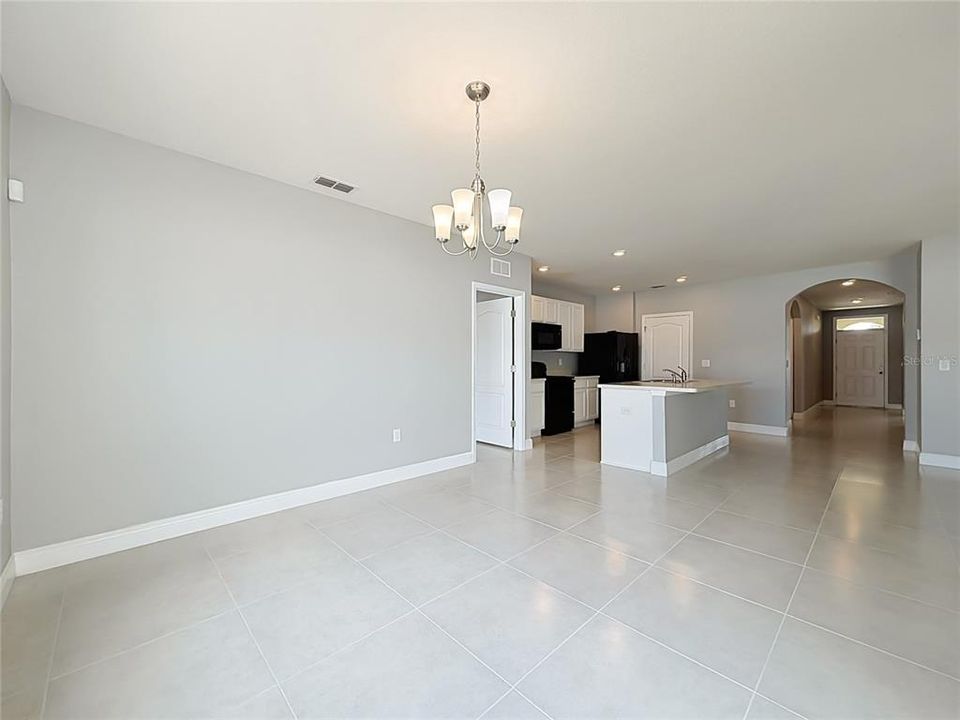 For Rent: $1,900 (3 beds, 2 baths, 1690 Square Feet)