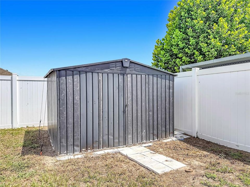 For Rent: $1,900 (3 beds, 2 baths, 1690 Square Feet)