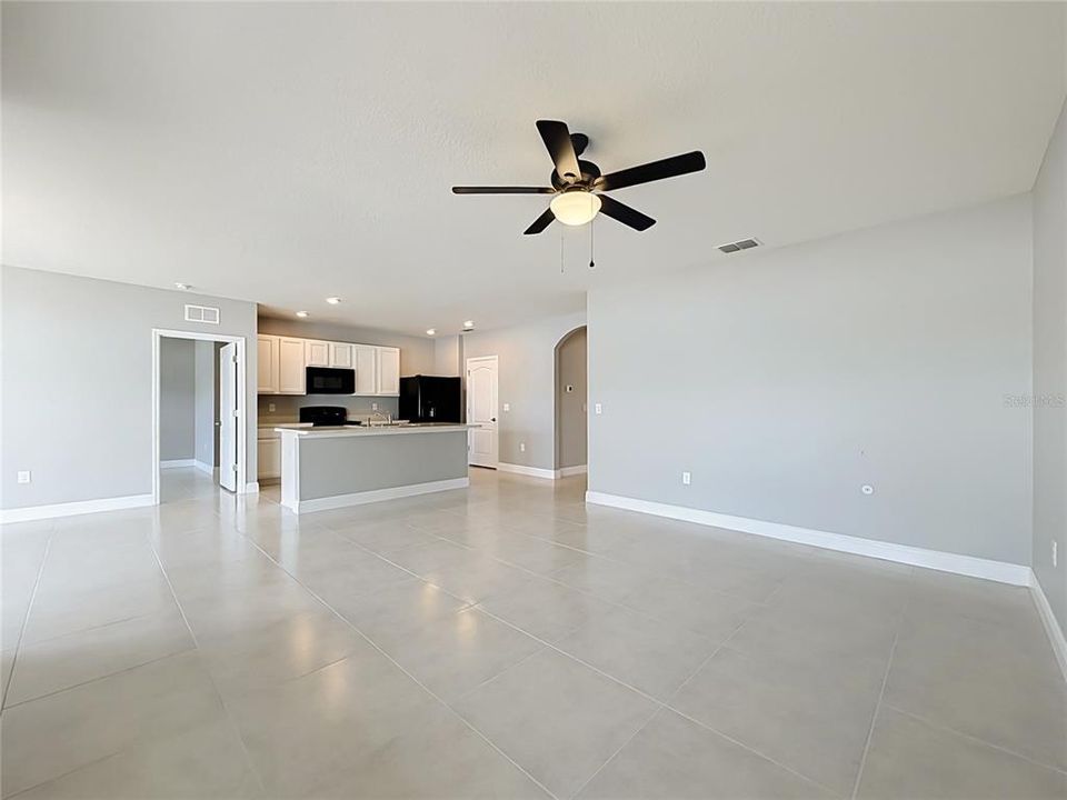 For Rent: $1,900 (3 beds, 2 baths, 1690 Square Feet)