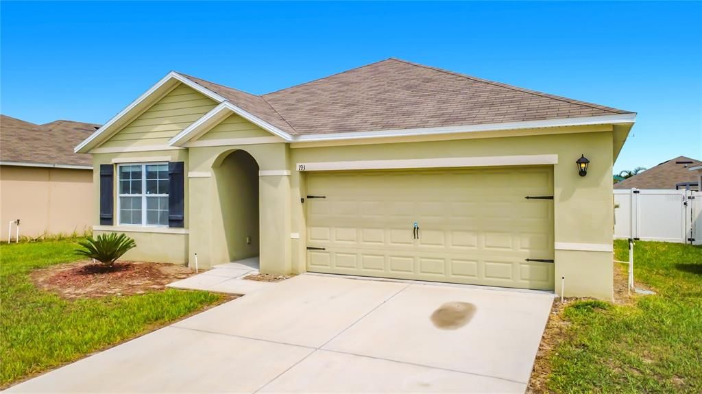 For Rent: $1,900 (3 beds, 2 baths, 1690 Square Feet)