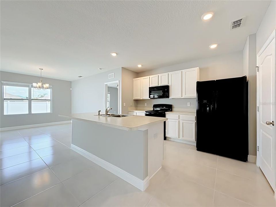 For Rent: $1,900 (3 beds, 2 baths, 1690 Square Feet)