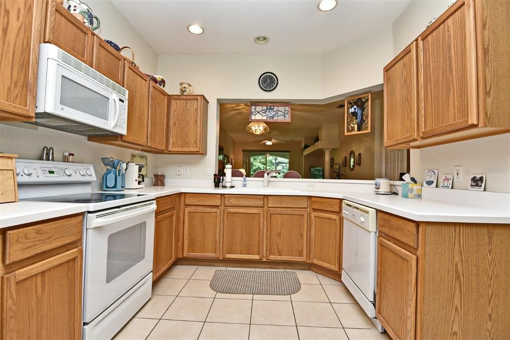 For Sale: $325,000 (2 beds, 2 baths, 1512 Square Feet)