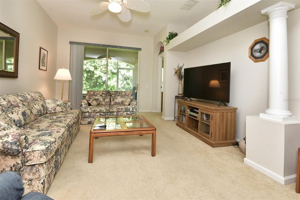For Sale: $325,000 (2 beds, 2 baths, 1512 Square Feet)