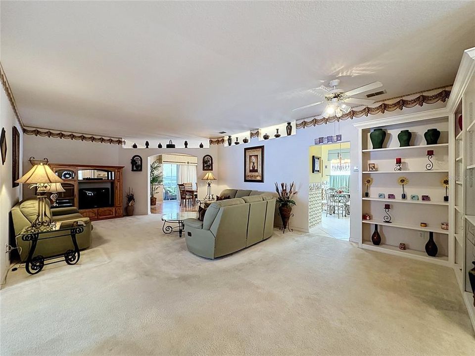 For Sale: $359,000 (2 beds, 2 baths, 1975 Square Feet)