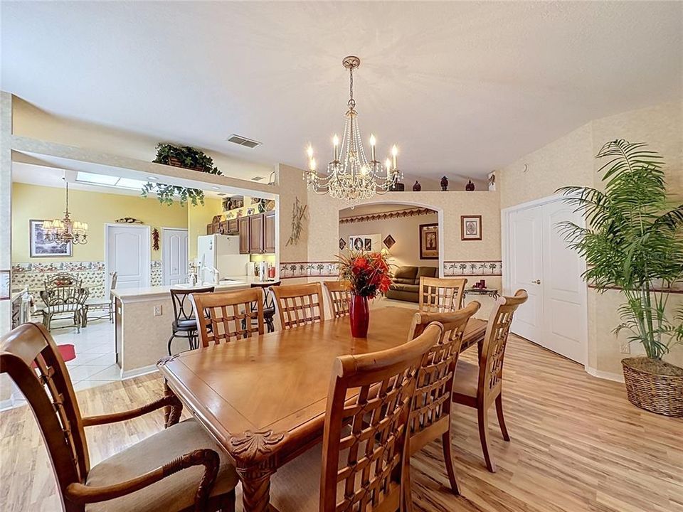 For Sale: $359,000 (2 beds, 2 baths, 1975 Square Feet)