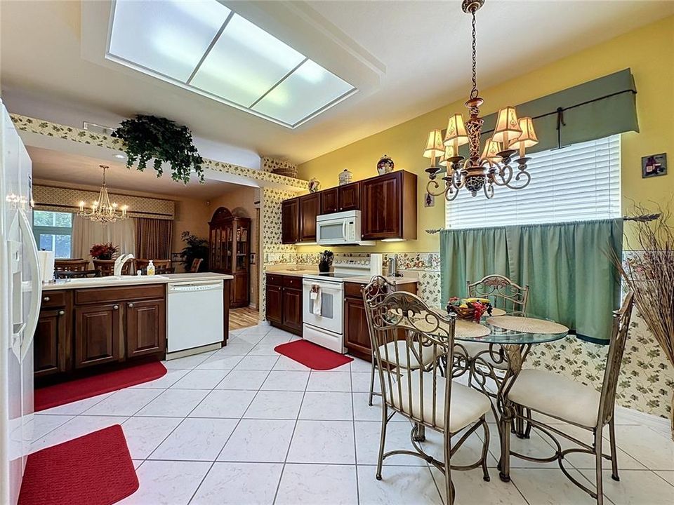 For Sale: $359,000 (2 beds, 2 baths, 1975 Square Feet)