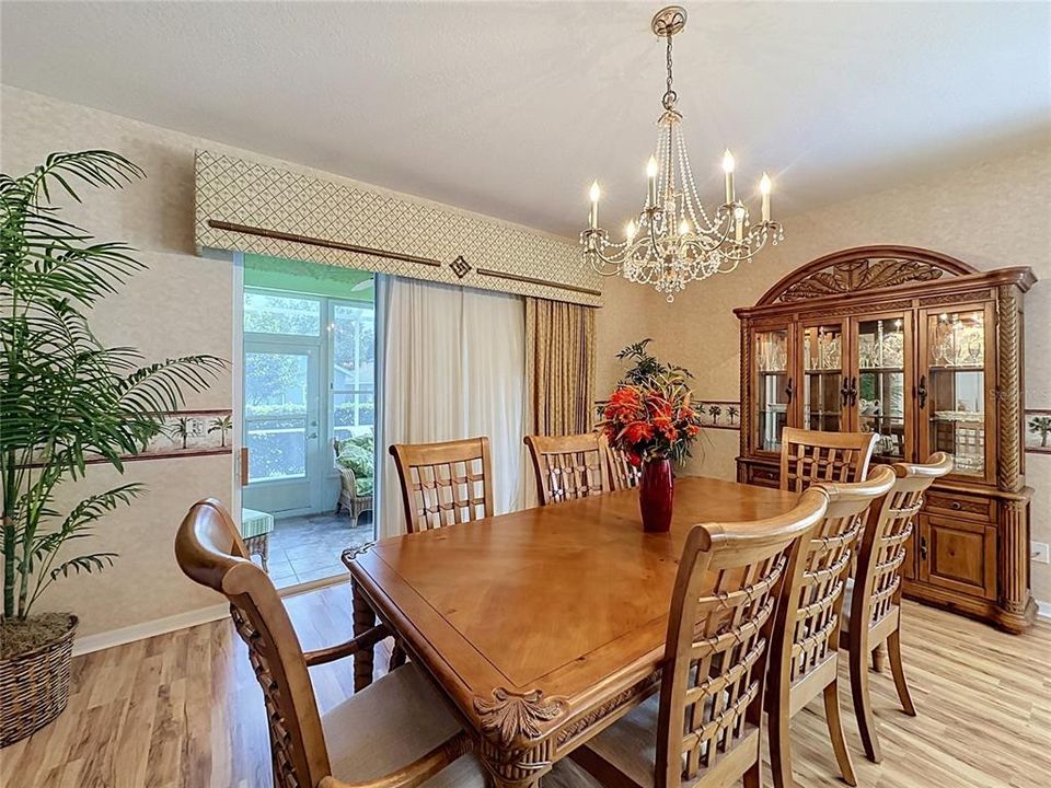 For Sale: $359,000 (2 beds, 2 baths, 1975 Square Feet)